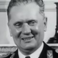 Vic dana Šeta se Tito posle rata i ugleda seljaka kako ore sa volovima...