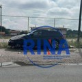 Probio zaštitnu ogradu i uleteo na plac: Nezgoda na obilaznom putu u Čačku, vozač bmw-a izgubio kontrolu i sleteo sa puta…