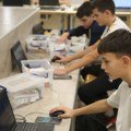 Od spajanja žica do ozbiljnog koda: Ivan s drugarima na zabavan način uči programiranje i svi imaju istu želju