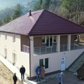 Младу породицу Комарица из Булића Фондација „Хумана срца” уселила у нову кућу