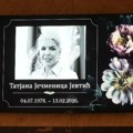 Srbija u suzama: Komemoracija proslavljenoj teniserki Tatjani Ječmenici, tuga u zgradi Skupštine Vojvodine