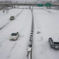 Sneg i jak vetar zahvatili delove SAD, prete grmljavinske oluje i tornada