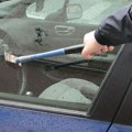 VIDEO: Vandalizovano više automobila na Bulevaru Evrope