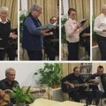 Toplo veče puno stihova i pesme u Klubu „Zlatna jesen“