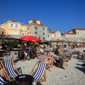 Jul na izmaku, a gostiju nema! Omiljeno letovalište Srba na Jadranu vapi za turistima