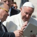 Papa upozorio na opasnosti od vještačke inteligencije