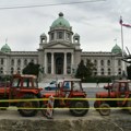 Poljoprivrednik Ćurčić: Traktore, parkirane oko Pionirskog parka ustupili članovi SNS iz Vojvodine