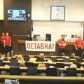 Haos u Skupštini Kraljeva, obezbeđenje napalo opozicionara (video)