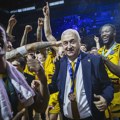 Navijači AEK ispred kuće Dragana Šakote – razlog je vrlo lep