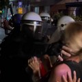 „Mama je skočila da me odbrani“: Ćerka žene koju je policajac ošamario ispred SNS-a na Vračaru otkriva šta se desilo
