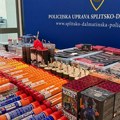 U stanu držao 700 topovskih udara, 10.000 petardi, bengalke: Neverovatna zaplena u Splitu