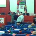 Sednica Skupštine grada Leskovca završena u 4.43, odbornike opozicije gurao Lakićević iz Jedinstvene Srbije