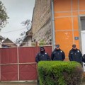 Policija obezbeđuje privatan posed u Kuli: Građani tvrde da se u kući vrši kupovina glasova