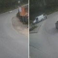 Objavljen snimak bizarnog incidenta u Priboju: Mrtvački sanduk sa pokojnikom ispao iz pogrebnog vozila nasred puta