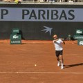 Novak trenirao na RG sa srpskim teniserom, Hamad i Đoković se pred brojnom publikom spremaju za start turnira