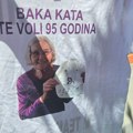 Baka Kata ima 95 godina i najveći je Novakov fan, čuva sve i prati ga uvek, od Đokovića dobila prelep poklon