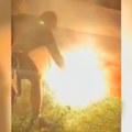 Skinuli i zapalili zastavu Republike Srpske uz povike "Alahu ekber" i psovke (video)