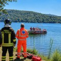 Nestao muž ministarke za porodična pitanja: Drama u Italiji, bili zajedno na čamcu, a onda je upao u jezero, u potragu…