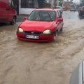 Spojili se nebo i zemlja u ovom gradu na zapadu Srbije: Vozila se probijaju kroz potop na auto-putu
