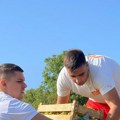 Mihailo nije mogao da nađe nikog da mu pomogne oko renoviranja vikendice, pa je napravio spas za srpske domaćine! Ova…