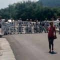 Građani Kuršumlije ponovo blokiraju put, traže besplatne udžbenike za osnovce