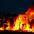 Stravičan požar u Jagodini: Iz akva parka kuljao veliki plamen, čule se detonacije (video)