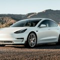 Tesla povlači više od 1,6 miliona automobila zbog problema s gepekom