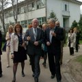 Priznanje lozničom lekaru i rodoljubu: Dr Draga LJočić u ruke dr Srboljuba Markovića