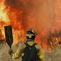 Vatra guta gradove i sela: Požari van kontrole; Hiljade evakuisanih; Zatvoreni putevi FOTO/VIDEO