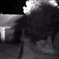 Stravična eksplozija u Poljskoj! Pao neidentifikovani objekat! Popucali prozori na kućama! Jaka svetlost obasjala nebo! (video)…