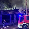 (Foto, video) prve slike požara na Banovom brdu: Ogroman broj vatrogasca na terenu, tramvaji i autobusi ne saobraćaju