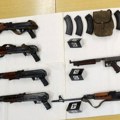 Uhapšen muškarac u Pančevu: Policija pronašla arsenal oružja u njegovoj kući (FOTO)