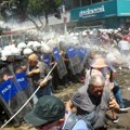 Турска полиција користила водене топове против присталица опозиције