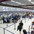 Cene goriva u padu, avionske karte i dalje skupe – evo šta je razlog
