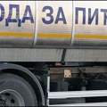 Zbog toplotnog talasa, postavljena cisterna sa pijaćom vodom u centru Bajine Bašte