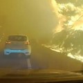 Letovanje se pretvorilo u borbu za život Potresan snimak iz Omiša: Porodica beži od vatre, i dete (3) bilo u automobilu (video)…