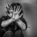 Uhapšen nasilnik iz kaluđerice: Pretukao suprugu, troje dece pokušalo da odbrani majku