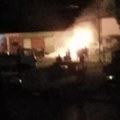 (Foto) zapalilo se još jedno vozilo u Kragujevcu: Vatra guta automobil!