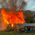 Požar u Novom Pazaru: Nema povređenih, vatrogasci sprečili širenje vatre