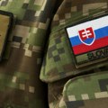 Slovačka raspoređuje dodatne vojne snage na granicu s Mađarskom zbog migranata