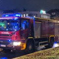 Požar u Novom Sadu: Zapalio se strujni ormarić, cela zgrada u dimu, na terenu vatrogasci