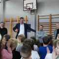 Marko Kešelj oduševilo klince na autokomandi: Sportska oprema za OŠ "Karađorđe" na Voždovcu