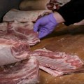Cena jagnjetine i prasetine pred praznike: U pečenjarama skoro sve rasprodato, a meso nikad skuplje