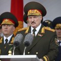 Lukašenko prebacuje trupe Na zapadnu granicu: "u stanju su pune borbene gotovosti, stojimo licem u lice sa NATO"