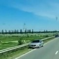 Spasavaj se ko može! Napušteni automobili kod granice sa Moldavijom, Ukrajinci ostavljaju sve i beže