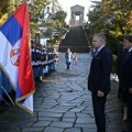 Fico sa Gašićem položio venac na Spomenik neznanom junaku na Avali