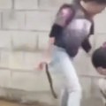 Snimak čistog zla! Četvoro tinejdžera brutalno se iživljava nad devojkom koja je invalid!