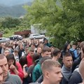 U Leposaviću protest građana zbog zauzimanja sportske hale