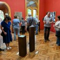 Stručno vođenje kroz izložbu "Prisustvo Pečuj"