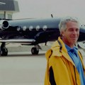 WSJ: Trampovo ime na pismu Epstinu za rođendan 2003. godine; Američki predsednik najavljuje tužbu